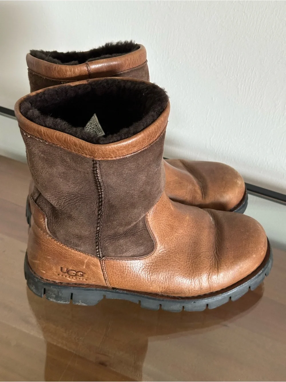 UGG Australia Beacon Men's Brown Leather Sheepskin Boots Size 10